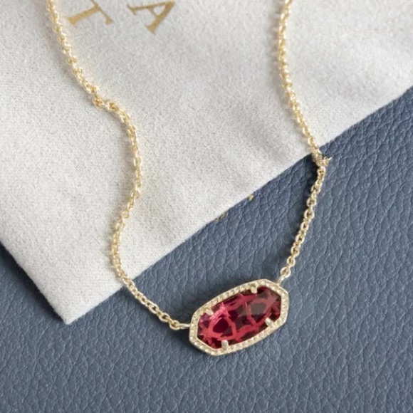 Kendra Scott Jewelry - KENDRA SCOTT Elisa Pendant Necklace In Berry Illusion